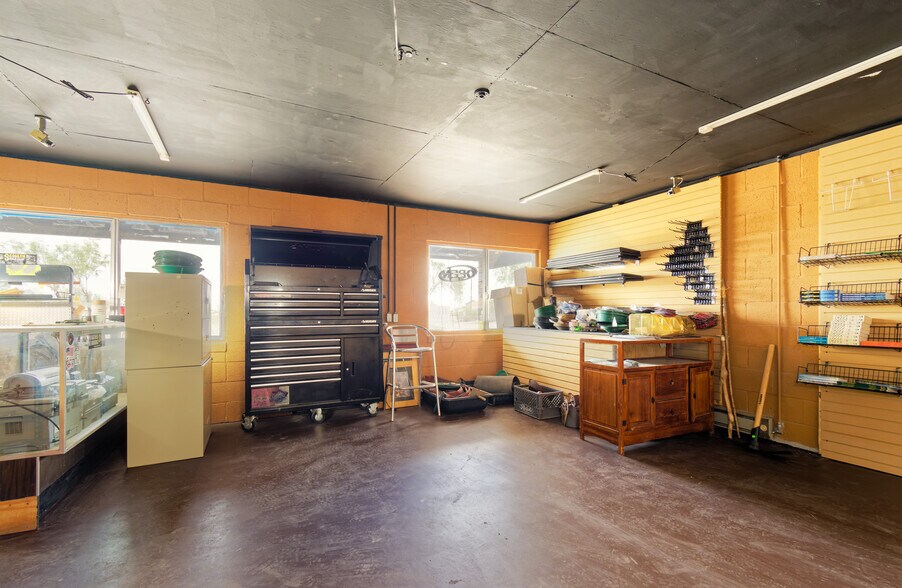 More Photos Of 566 Central Blvd, Quartzsite Freestanding For Sale