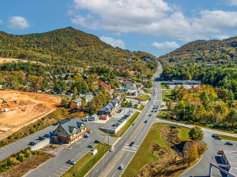 More Photos Of 208 Charlotte Hwy, Asheville Medical For Sale