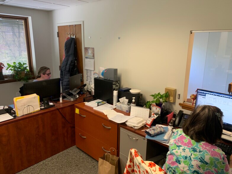 More Photos Of 16 Park Way, Upper Saddle River Service For Lease