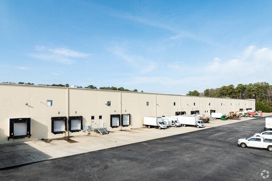 More Photos Of 6950 Harbour View Blvd, Suffolk Warehouse For Lease