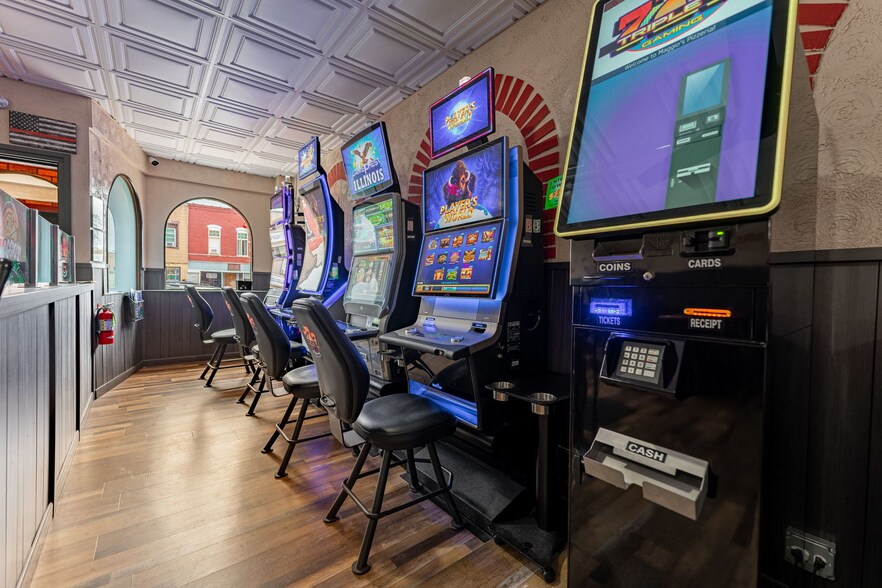 More Photos Of 132 N State St, Belvidere Restaurant For Sale