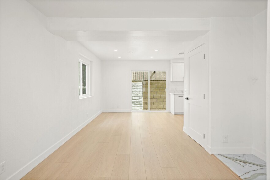 More Photos Of 7010 Lennox Ave, Van Nuys Apartments For Sale