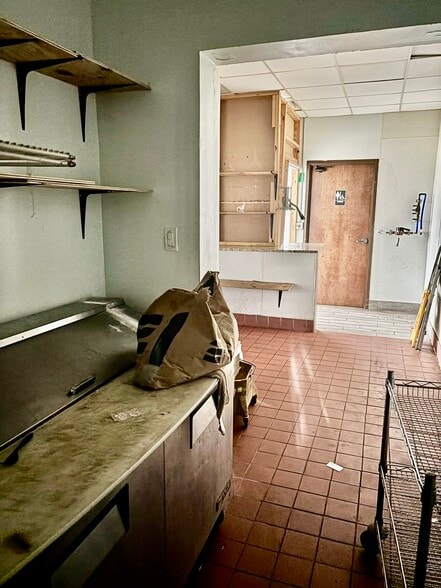 More Photos Of 5617 Mccart Ave, Fort Worth Restaurant For Lease