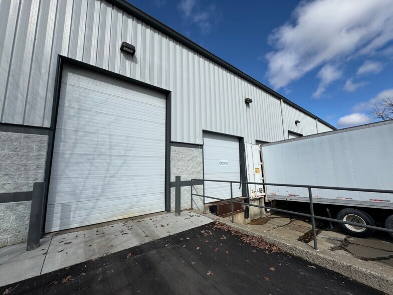 More Photos Of 720 W Industrial Dr, Chelsea Warehouse For Lease