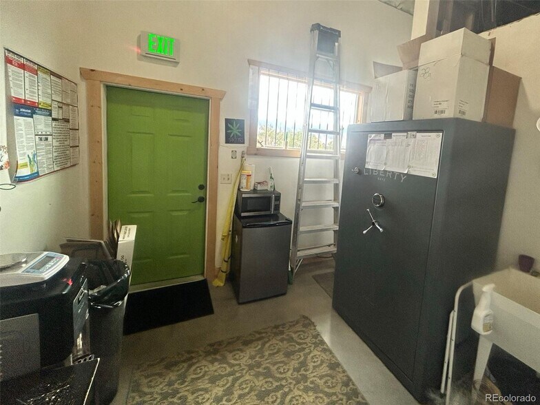 More Photos Of 34132 Highway 285, Villa Grove General Retail For Sale