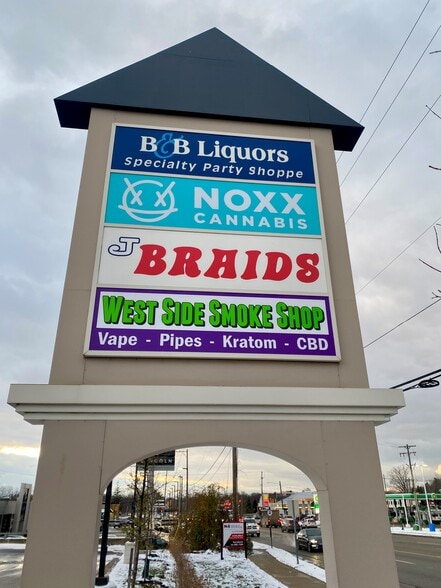 More Photos Of 2440 28th St SE, Grand Rapids General Retail For Lease