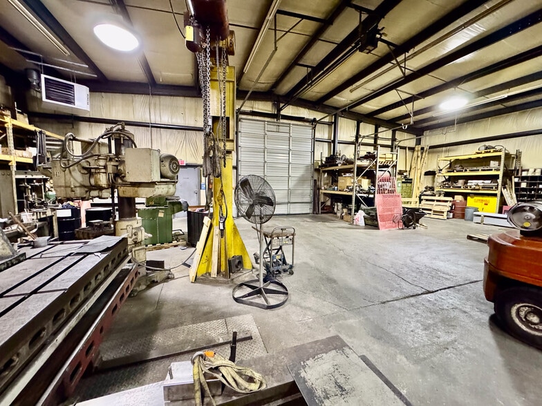 More Photos Of 3822 Victory Ave, Louisville Warehouse For Lease