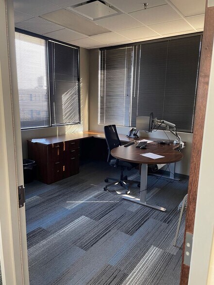 More Photos Of 880 W Commerce Rd, New Orleans Office For Lease