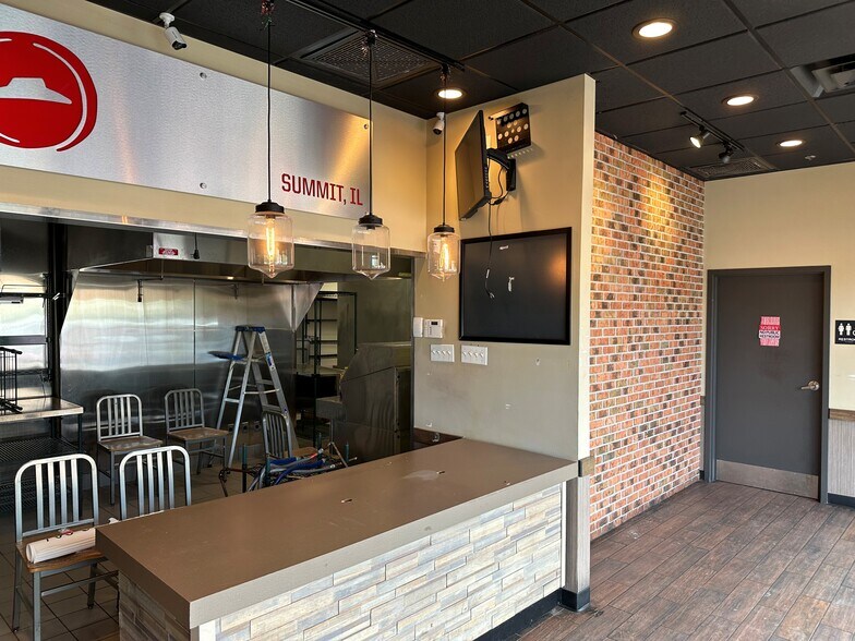 More Photos Of 5836 S Harlem Ave, Summit Freestanding For Lease