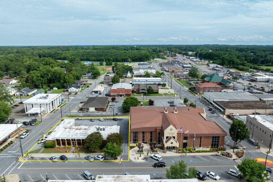 More Photos Of 501 2nd Ave N, Clanton Bank For Sale