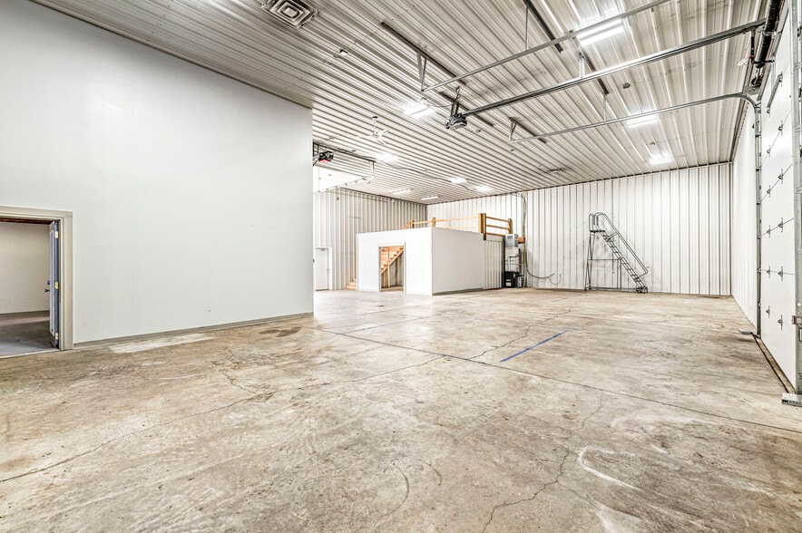 More Photos Of 2601 E 56th St, Indianapolis Light Distribution For Sale