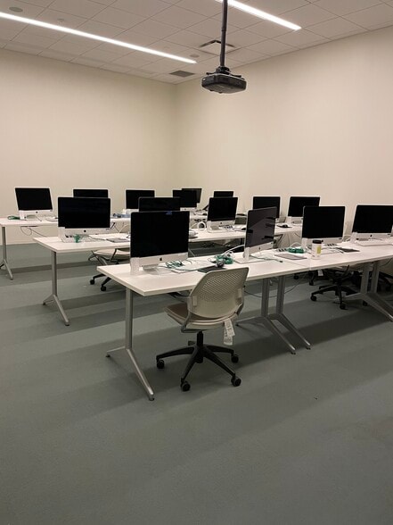 More Photos Of 49 W Maryland St, Indianapolis Storefront For Lease