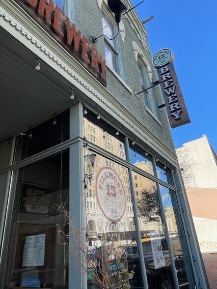 More Photos Of 7 N Saginaw St, Pontiac Office For Lease