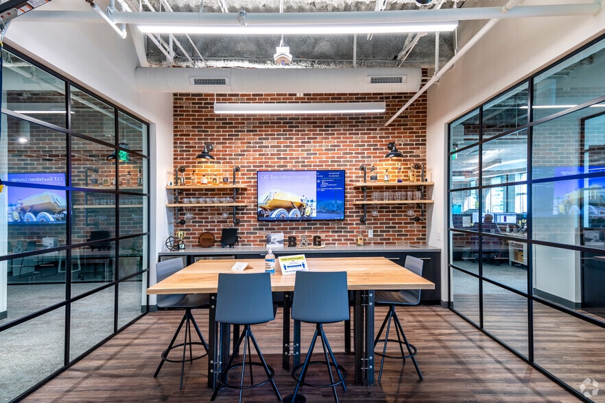 More Photos Of 521 E Morehead St, Charlotte Office Residential For Lease