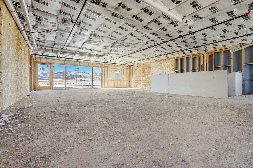 More Photos Of 4123 Forestdale Dr, Park City Showroom For Sale