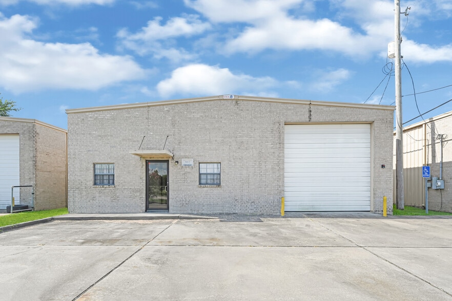 More Photos Of 5912 E FM-517, Dickinson Warehouse For Lease