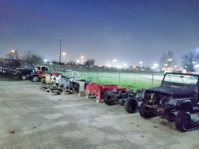 More Photos Of 410 W Canino Rd, Houston Manufacturing For Sale