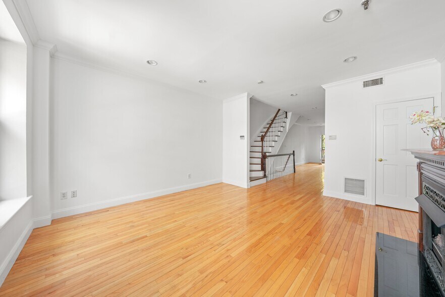 More Photos Of 248 E 33rd St, New York Apartments For Sale