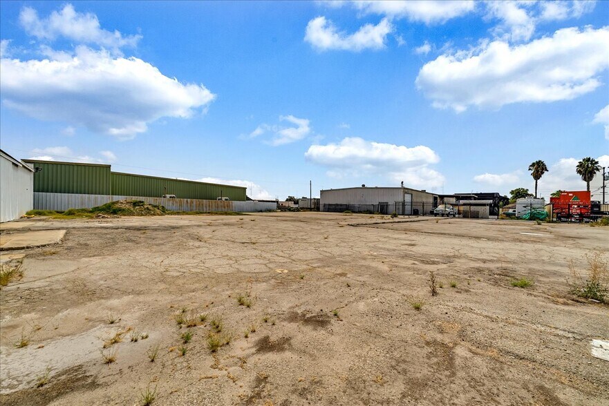 More Photos Of 11010-11020 Santa Fe Ave, Lynwood Warehouse For Sale