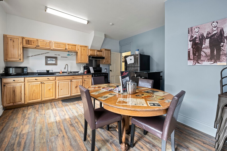 More Photos Of 502 Main Street, New Castle Hotel For Sale