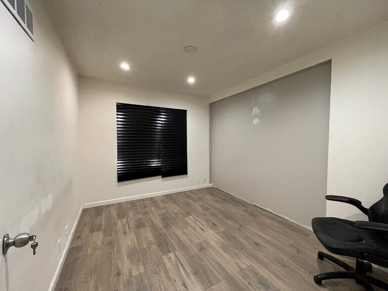 More Photos Of 1017-1019 S La Brea Ave, Los Angeles Medical For Lease