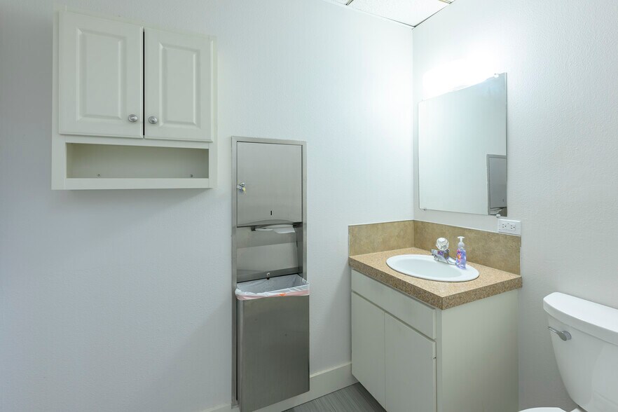 More Photos Of 351 SE Baker St, Mcminnville Medical For Lease