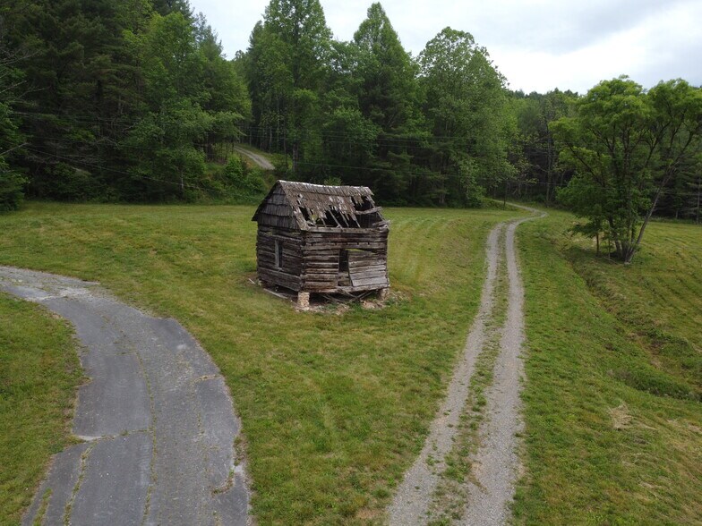 More Photos Of 6421 Highway 91 N, Laurel Bloomery Warehouse For Sale