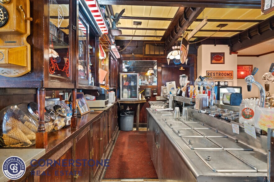 More Photos Of 628 E Richards St, Douglas Hotel For Sale