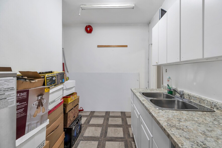 More Photos Of 4928 Imperial St, Burnaby Storefront Retail Residential For Lease