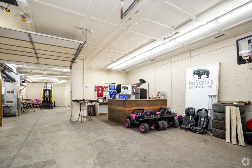More Photos Of 10151-10155 Main St, Clarence Light Distribution For Sale