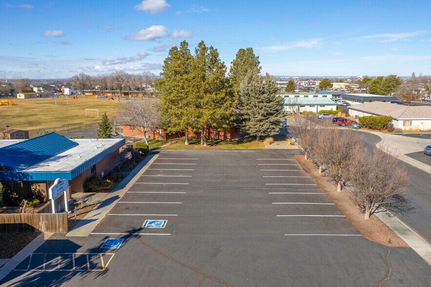 More Photos Of 1336 E Hunter Pl, Moses Lake Office For Sale