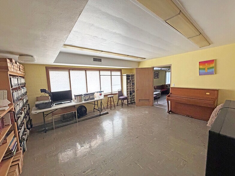 More Photos Of 1503 Broadway, Rockford Religious Facility For Sale