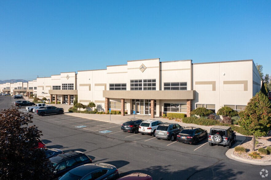 More Photos Of 9867 S Sandy Pky, Sandy Unknown For Lease