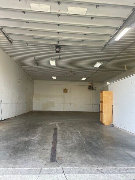 More Photos Of 12641-12647 Old Plank Dr, New Lenox Warehouse For Lease