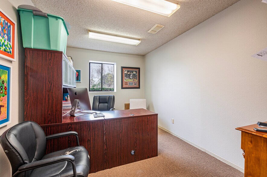 More Photos Of 1950 Oday Rd, Pearland Manufacturing For Sale