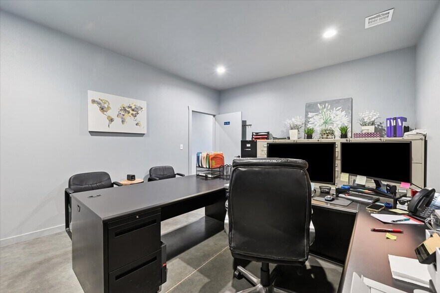 More Photos Of 22390 E 111th St, Broken Arrow Warehouse For Lease