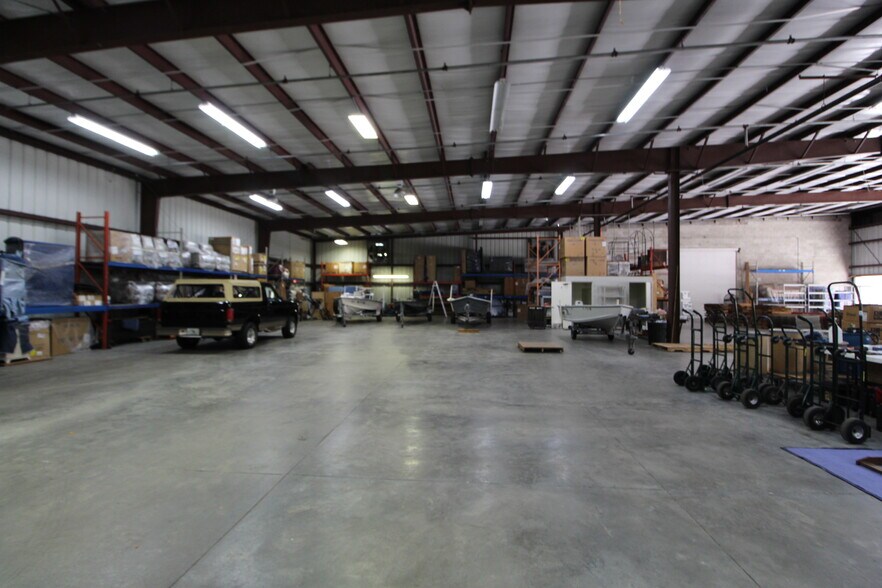 More Photos Of 2499 Porter Lake Dr, Sarasota Warehouse For Lease