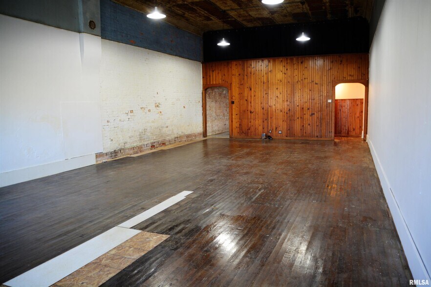 More Photos Of 114 Market St, Colchester General Retail For Sale