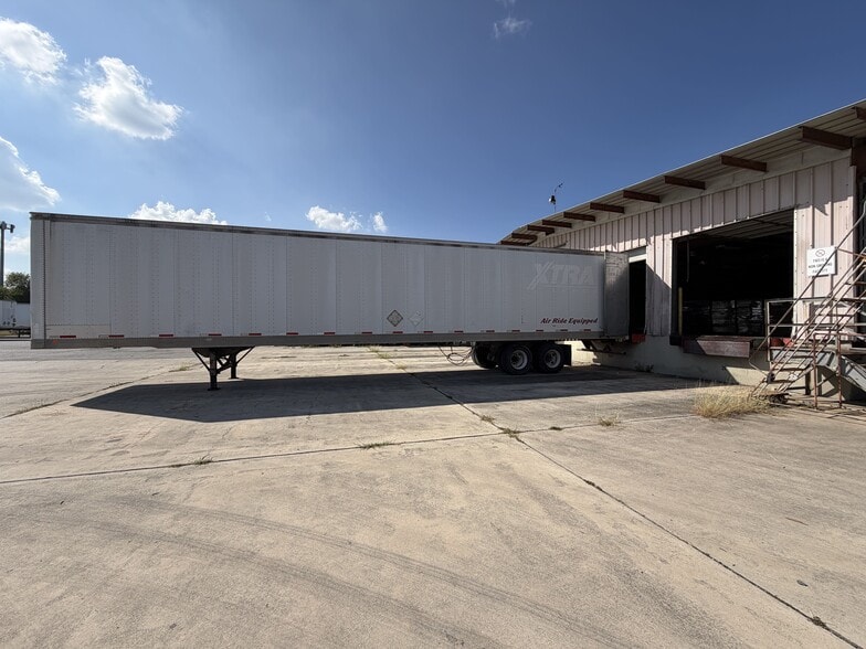 More Photos Of 2026 W Malone Ave, San Antonio Warehouse For Sale