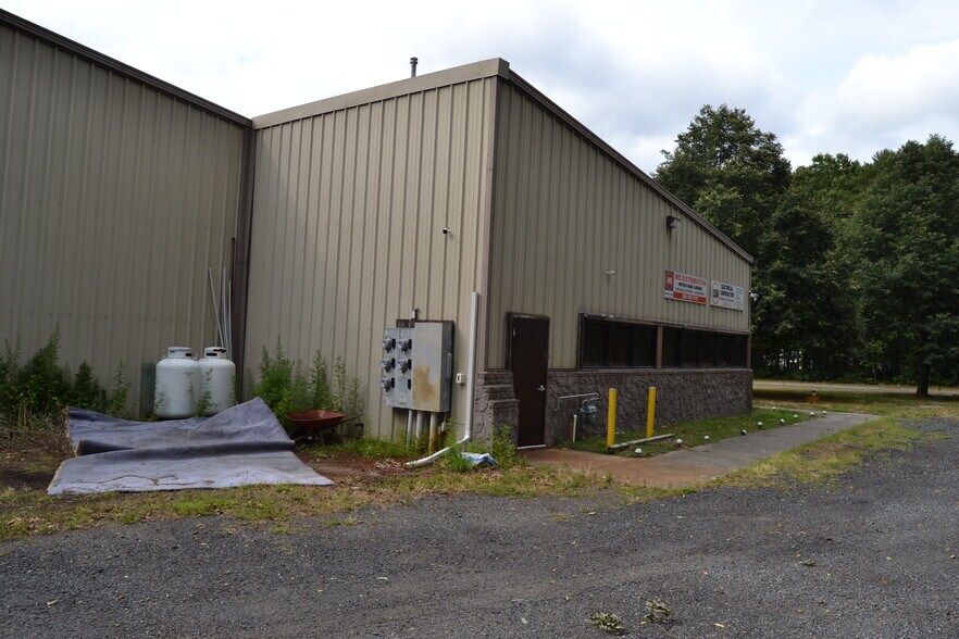 More Photos Of 487 Wright Debow Rd, Jackson Flex For Sale