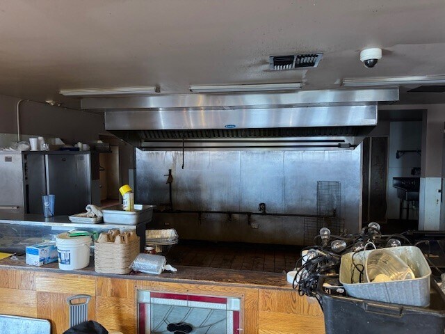 More Photos Of 4030 Northpoint Blvd, Waukegan Freestanding For Lease