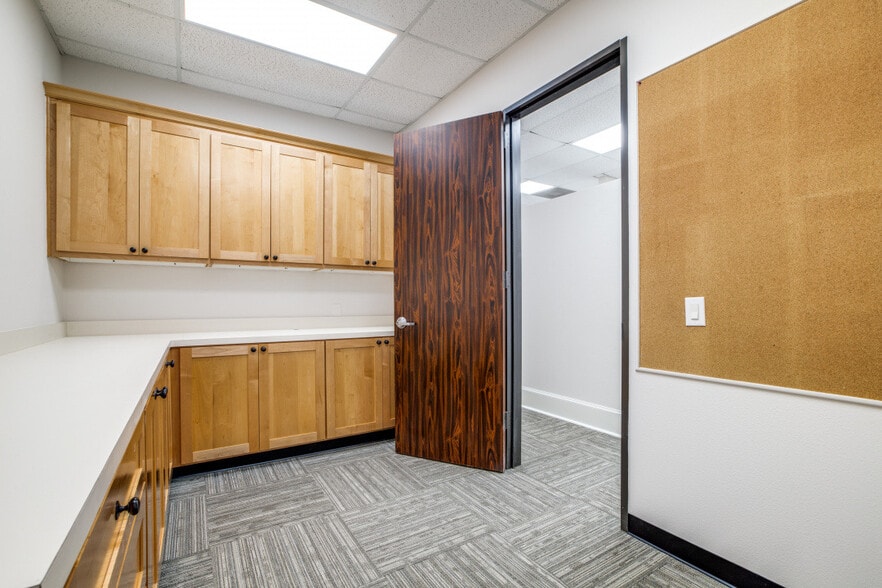More Photos Of 4779-4781 S Main St, Stafford Office For Lease