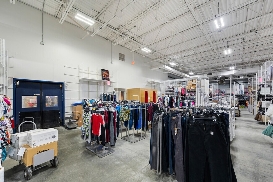 More Photos Of 2145 Boul Louis-Fréchette, Nicolet Department Store For Sale