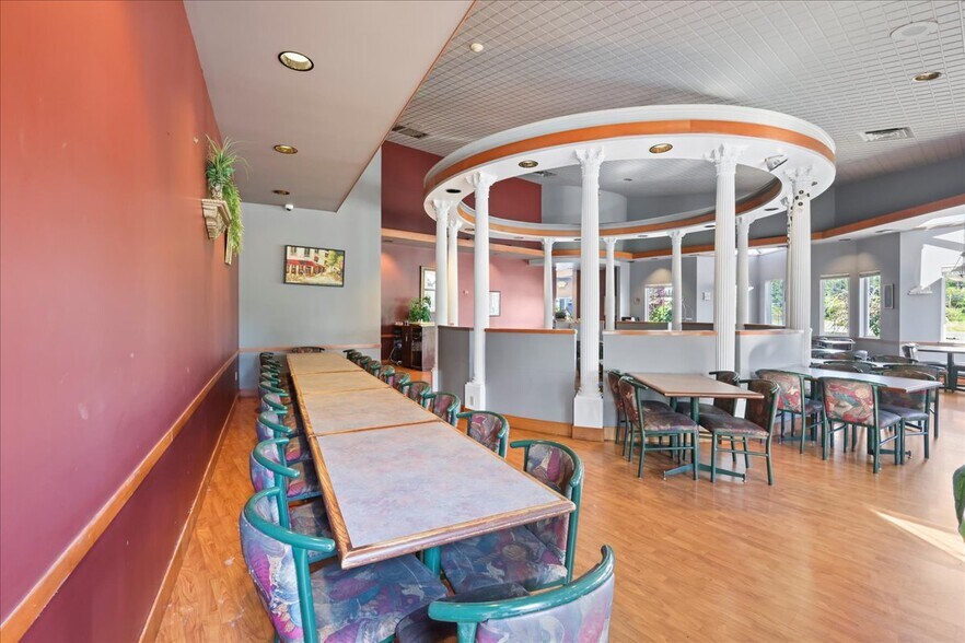 More Photos Of 1650 W Bakerview Rd, Bellingham Restaurant For Sale