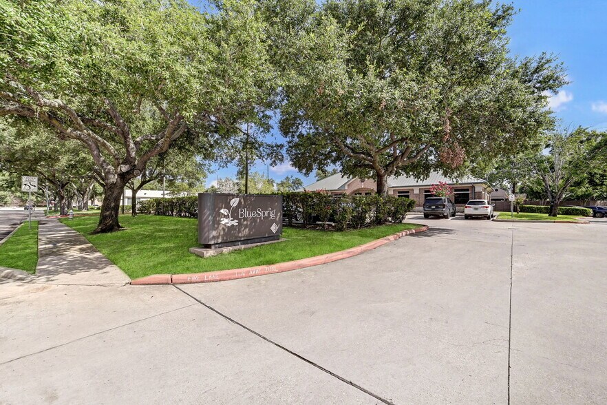 More Photos Of 2515 Cordes Dr, Sugar Land General Retail For Sale
