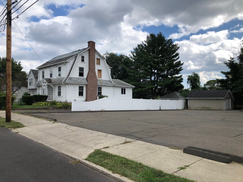 More Photos Of 4942 Main St, Bridgeport Office Residential For Sale