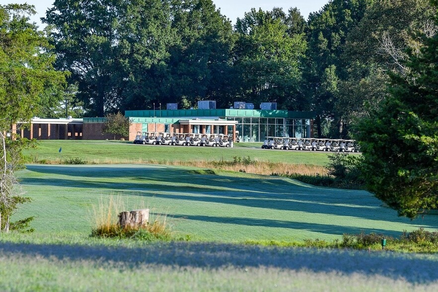 More Photos Of 36 Wedgewood Dr, Farmville Golf Course Driving Range For Sale