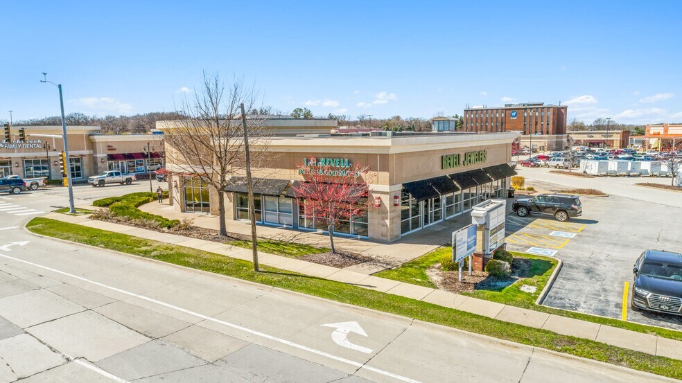 More Photos Of 858 Middle Rd, Bettendorf Unknown For Lease