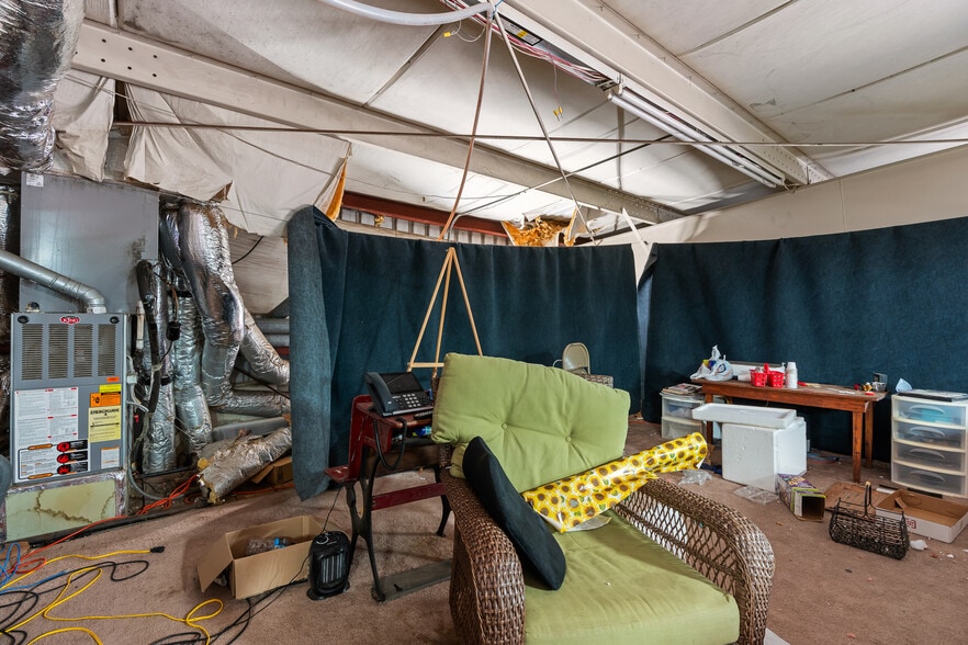 More Photos Of 2751 E Davis St, Conroe Freestanding For Sale