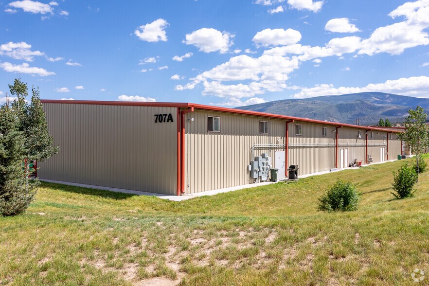 More Photos Of 707 Plane St, Gypsum Warehouse For Lease